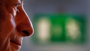 Borse caute per i timori sulla crescita, rallenta l’euro dopo Draghi