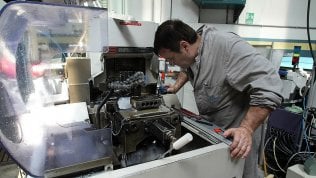 L’industria rialza la testa: produzione in crescita a febbraio