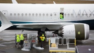 Boeing, le rivelazioni del Nyt: ignorò le denunce dei dipendenti sulla produzione scadente dei velivoli