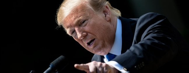 Trump affonda le Borse: chiudono in rosso dopo le nuove minacce di dazi