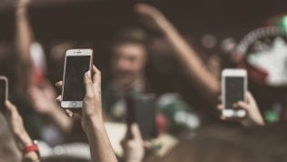 Telefonia, svanisce ‘l’effetto Iliad’: ecco come ottenere (a fatica) le offerte migliori