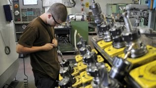 Campanello di allarme dall’industria, balza la cassa integrazione straordinaria