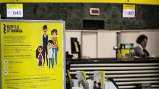 Reddito di cittadinanza, dalle armi alle pellicce: l’elenco di quello che non si può comprare
