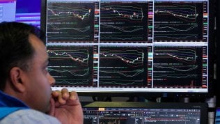 Piazza Affari guida i rialzi delle Borse europee, lo spread scende ancora