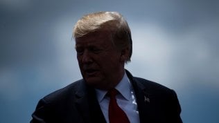 Trump fa tremare ancora le Borse. Spread, Italia peggio della Grecia nei titoli a 5 anni