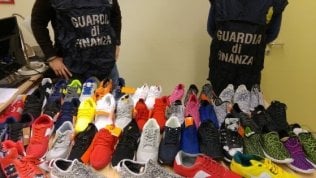 Meno falsi in Europa, ma l’Italia è un’eccezione. Scarpe e vestiti i più copiati