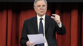 Visco (Bankitalia): “Senza Europa, l’Italia più povera. Spread, a rischio le banche. Ora attenti alle parole”