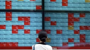 Borse deboli, lo spread vede i minimi da un anno