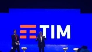 Acquisti 10 euro di ricarica, ne ricevi 9: consumatori contro “Ricarica +” di Tim