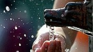 Bollette dell’acqua non pagate? Nuove regole prima di “staccare” gli utenti morosi