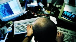 Maxi-operazione contro le finte assicurazioni online: chiusi 222 siti, 74 persone coinvolte