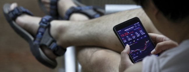 Telefonia, scontro tra Agcom e operatori sui rimborsi per le tariffe 28 giorni