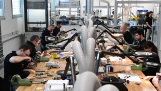 Torna a crescere la produzione industriale, a maggio +0,9%