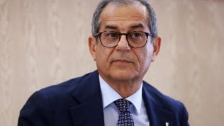 Conti pubblici, Oettinger: “Possibile infrazione all’Italia in settimana”