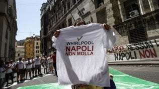 Whirlpool, tavolo al Mise. Di Maio offre la decontribuzione, la società punta sulla riconversione di Napoli