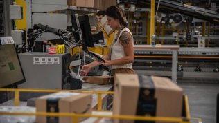 Amazon, respinto il ricorso dei precari: “No a contratto a tempo indeterminato”