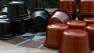 Packaging alimentare, uno studio europeo: “Trovate sostanze pericolose, Ue stabilisca nuovi limiti”