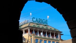 Ultima chiamata per Alitalia, settimana decisiva per Carige