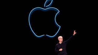 Apple batte le stime nel trimestre, ricavi a 53,8 miliardi