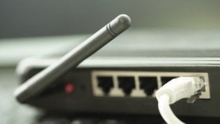 Tariffe a 28 giorni, Agcom contro gli operatori sui rimborsi: scatta l’iter delle sanzioni