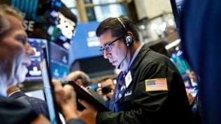 Borse europee in ripresa, frena solo Milano. Crolla il petrolio, oro ai massimi