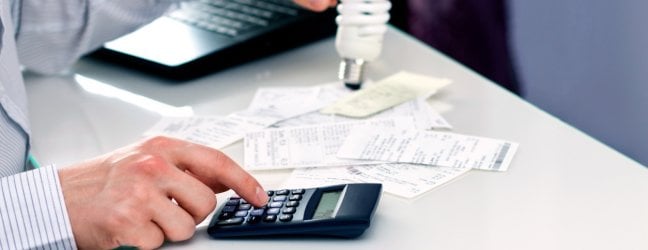 Rialzo Iva, rischio maxi rincari per le bollette: fino a +10% per la luce