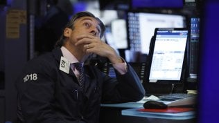 Borse positive, ma le tensioni politiche fanno salire lo spread