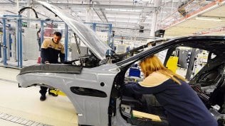 Industria in difficoltà: giù fatturato e ordinativi, salgono le ore di cassa integrazione