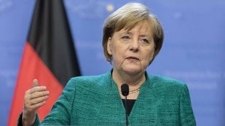 Germania, Merkel pronta a rompere il tabù del pareggio di bilancio per finanziare il pacchetto “green”