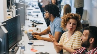 Fuga dei talenti digitali, ecco quanto vanno a guadagnare fuori dall’Italia