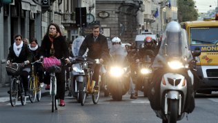 Dl ambiente, 2 mila euro di incentivi alla rottamazione di auto e sconto sui prodotti sfusi