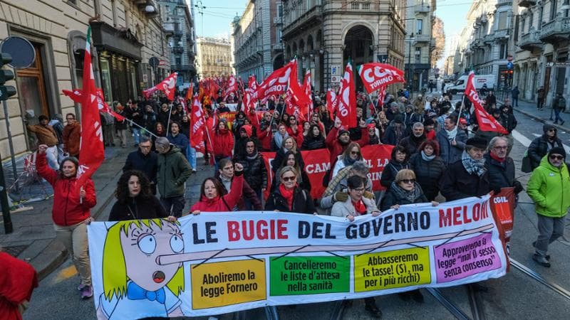 Mezzo milione in piazza ieri per lo sciopero generale Cgil. Landini: “Il Paese dice no alla manovra”