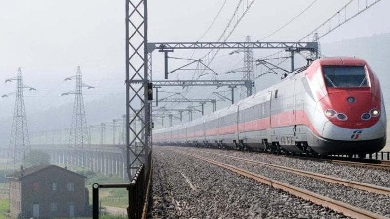 Viaggiare in treno con l’abbonamento: come funziona il pagamento a rate