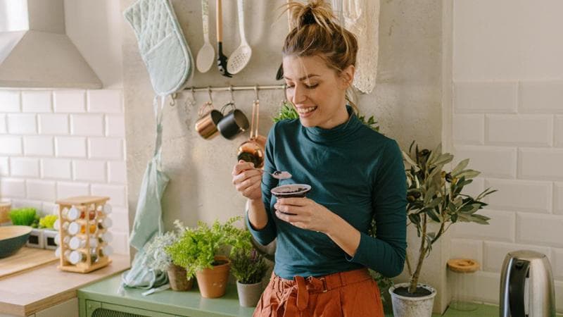 Dallo yogurt alla frutta, lo spuntino è un’abitudine per otto italiani su dieci