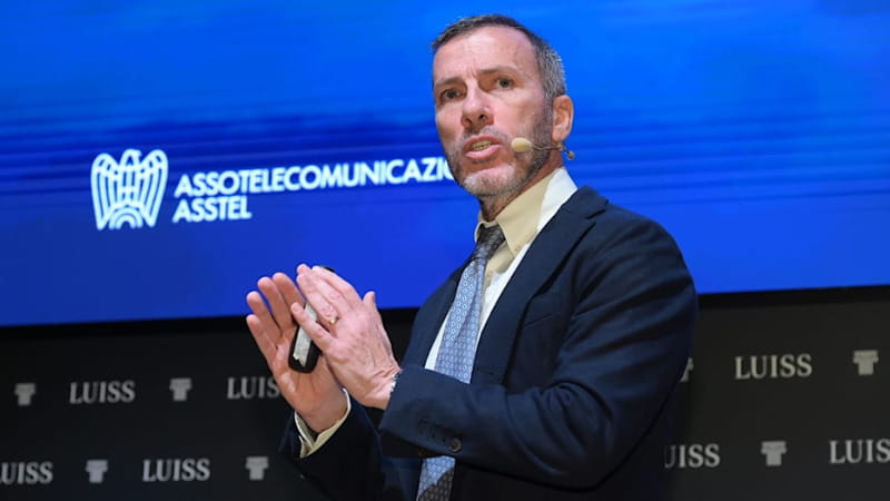 Labriola: “Governo lento, rinnovi gratis le frequenze o non garantiamo il 5G”